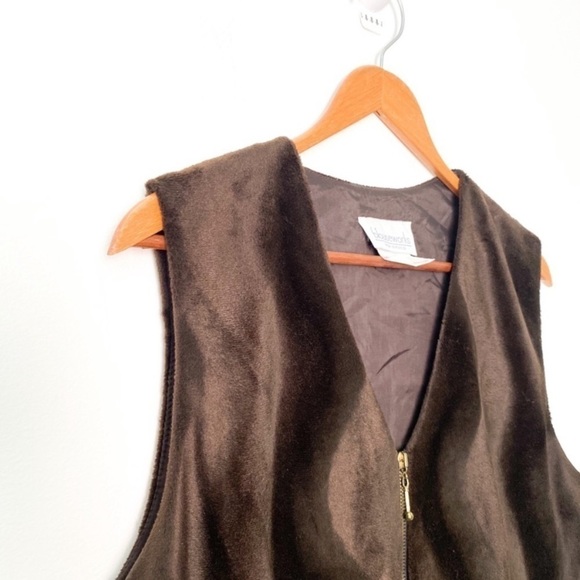 Vintage Faux Fur Brown Western Bohemian Seventies Vest - Picture 3 of 9